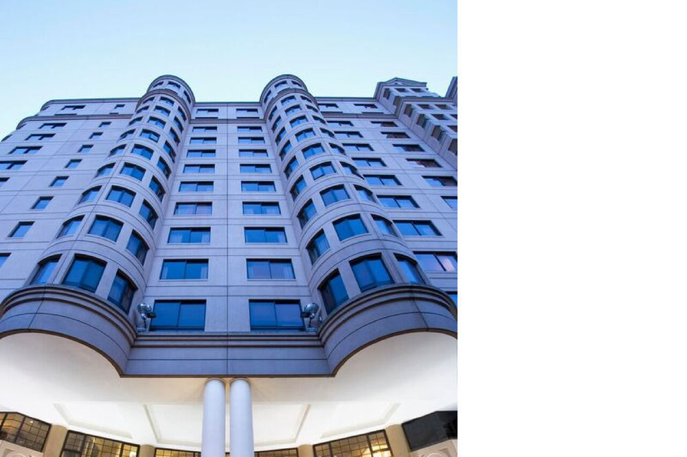 Stamford Grand Adelaide Hotel Glenelg Ngoại thất bức ảnh The photo shows a modern building with a distinct architectural design. The structure has multiple stories, featuring a series of rounded balconies and large windows that provide a sleek, contemporary look. The entrance is highlighted by a canopy sup